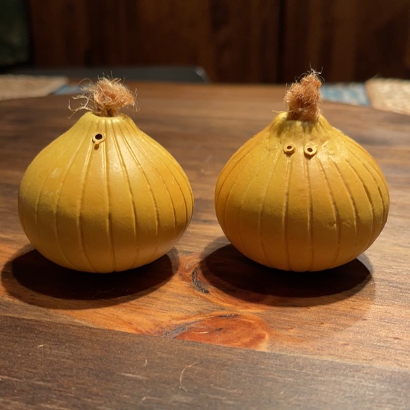 GIFTCO SMILING ONION S&P Shakers - Picture 4 of 7